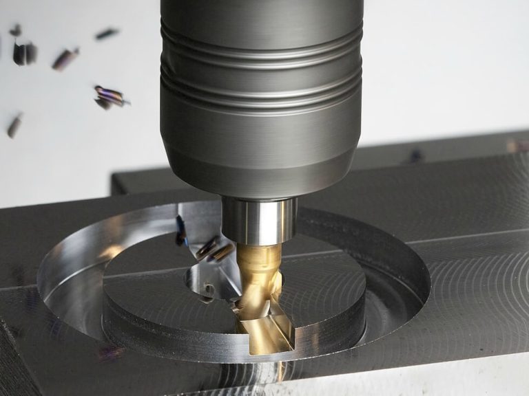 ماشینکاری قطعات صنعتی با فرز و تراش CNC در کارگاه رنگین پوشش شیراز